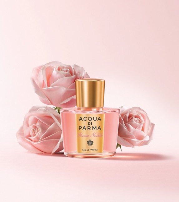 Acqua di Parma: Rosa Nobile - květinovo-dřevitá parfémová voda postavená na vonných akordech růže, pivoňky a svůdného pižma