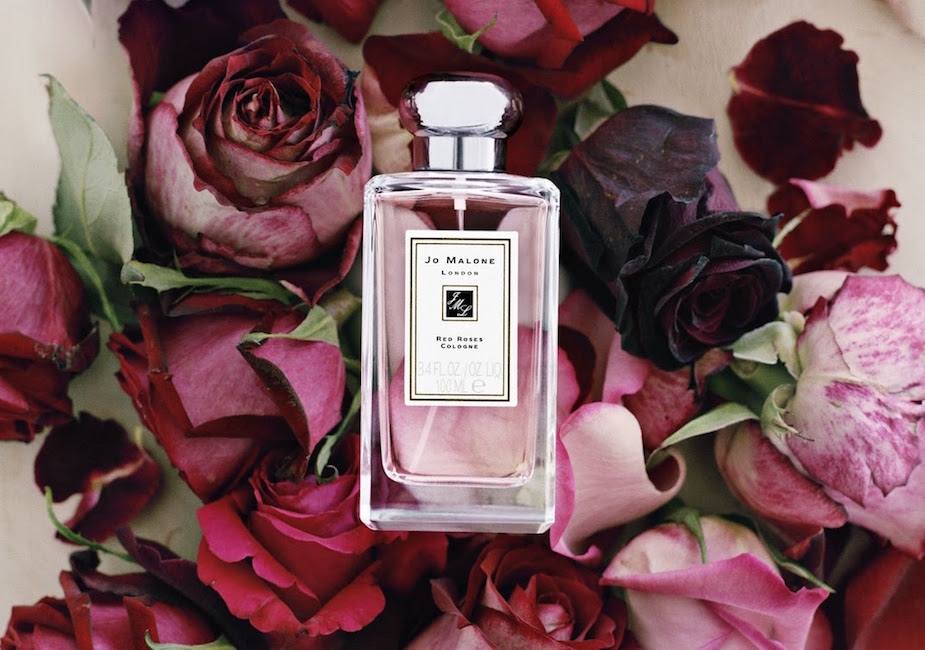 Jo Malone: Red Roses - lehká kolínská voda založená na elegantních tónech bulharské růže se špetkou svěžího citrónu a decentní lístků fialky