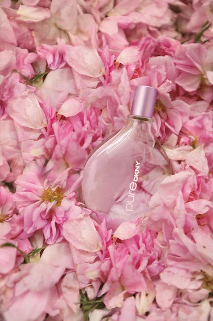 DKNY: Pure Rose - květinová toaletní voda s tureckou růží, verbenou a magnólií